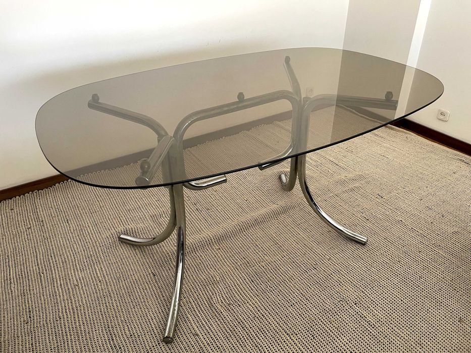 Mesa vintage - estrutura tubular com tampo de vidro