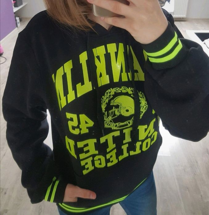 Bluza z kapturem czarna neonowa do szkoły