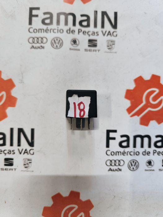 Réle  - 8K0951253 - VW GOLF V (1K1)