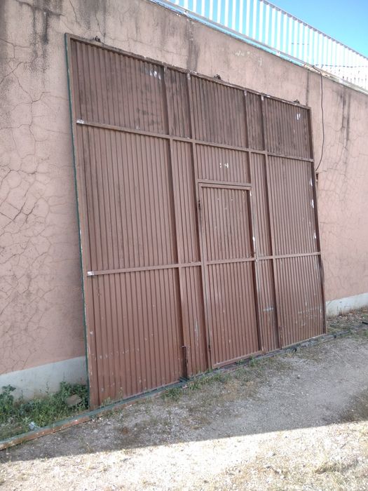 Porta em chapa ondulada