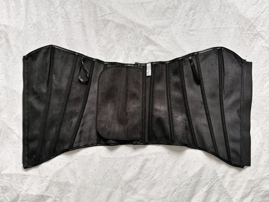 Gorset w stylu gotyckim