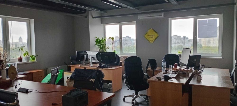 Оренда офісу 400 кв.м., 7 хв. від ст. Метро " Почайна", є укриття.