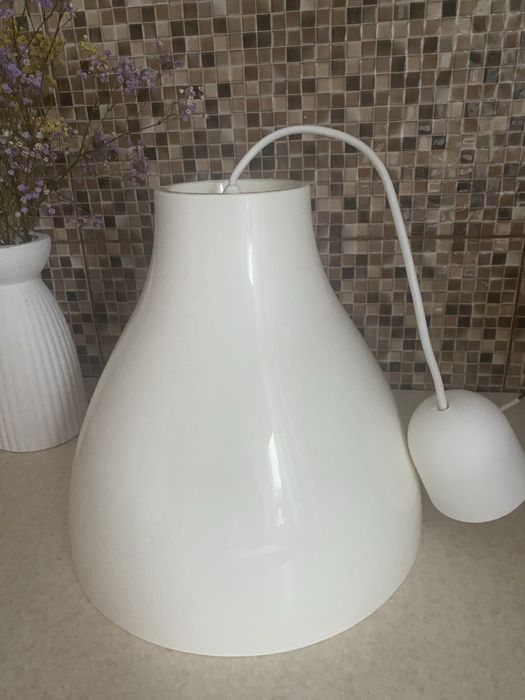 Продам люстру пластикову біла ikea