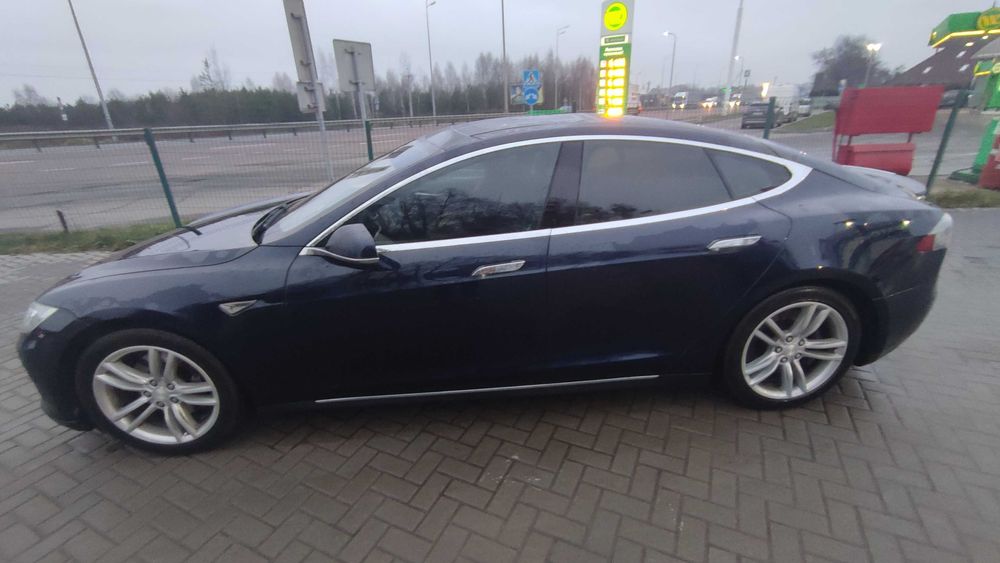Tesla Model S 2014 І покоління  •  Р85D 85 kWh Dual Motor 465 к.с. AWD