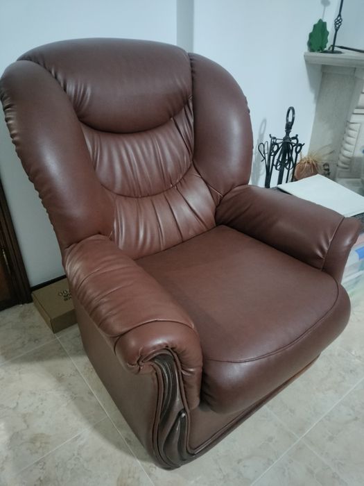 1 Sofá e 2 poltronas antigas