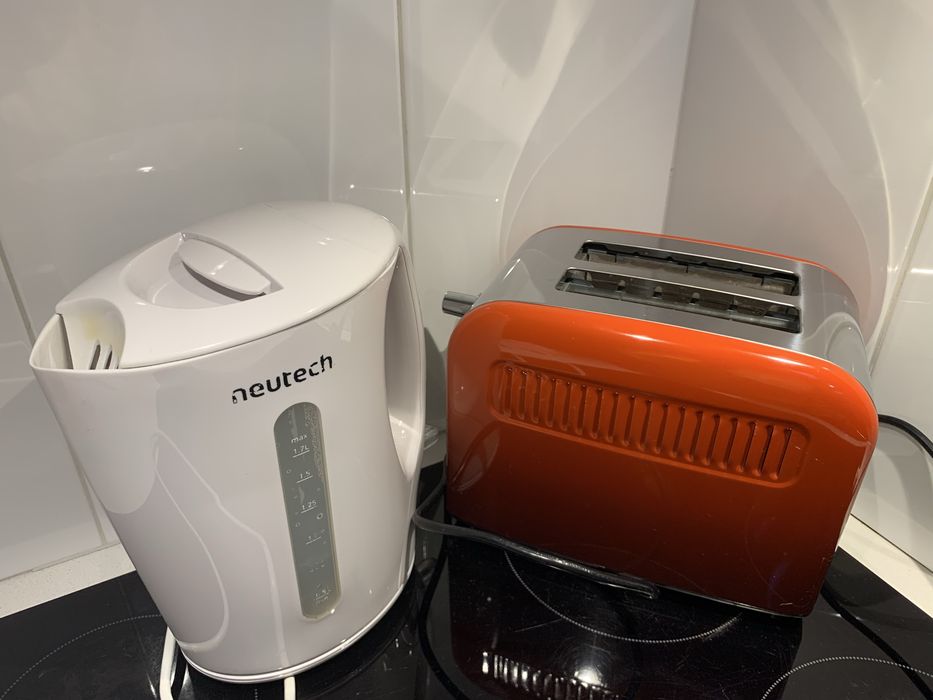 Torradeira e fervedor de água elétrico