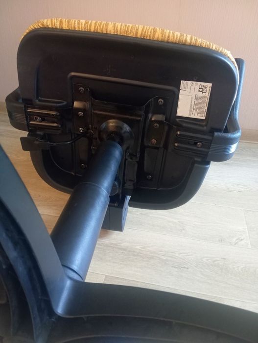Продам компьютерне крісло