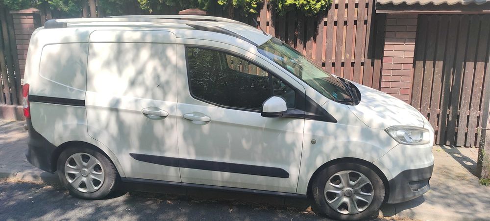 Wynajmę samochód Ford courier 2015