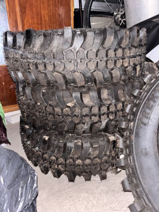 Продам нульцеві шини .