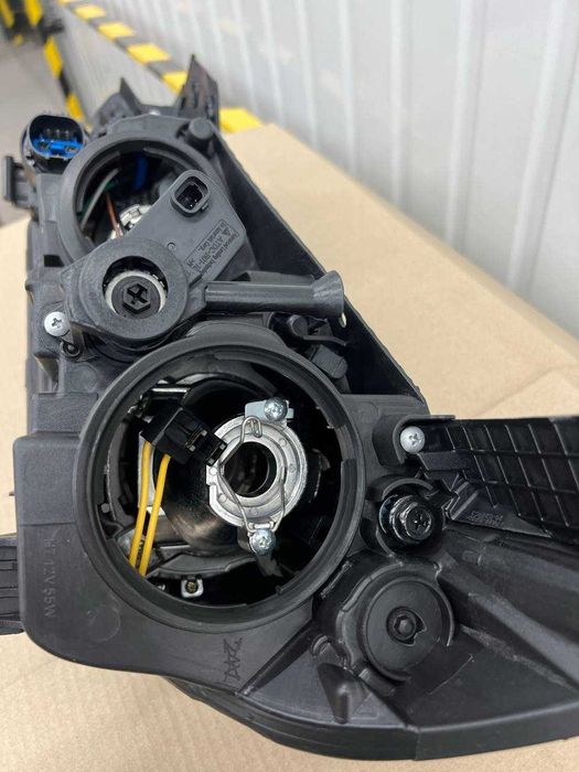 Фара ліва права  HYUNDAI IONIQ 2016-2020 року Гібрид