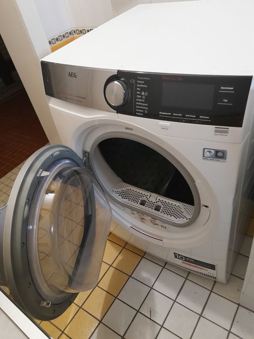 Suszarka kondensacyjna AEG Serii 8000 jak nowa
