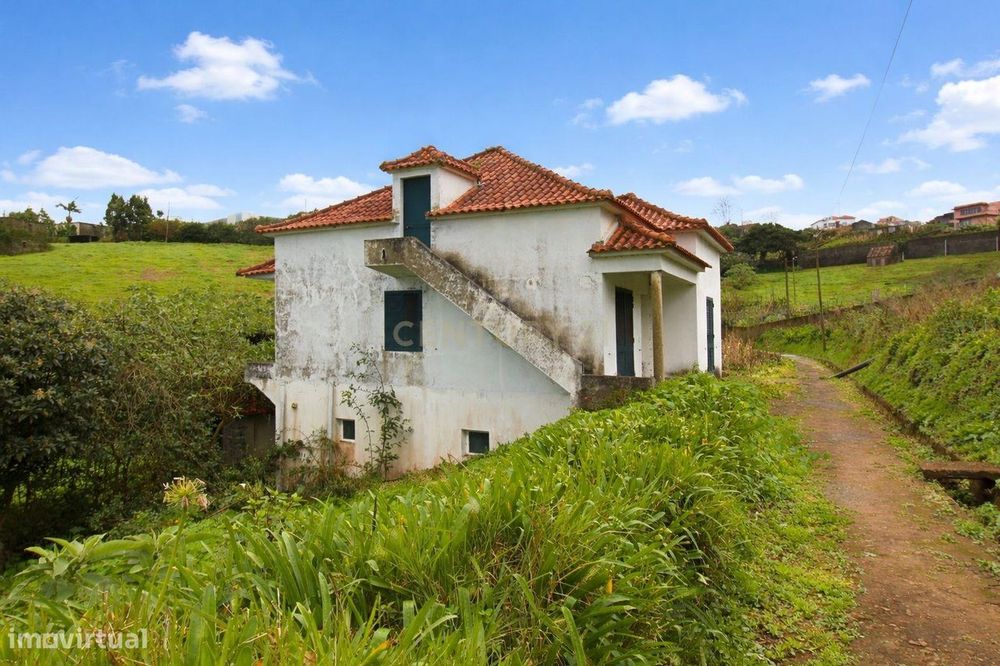 T3 House in Santana with Residential and Touristic Potential