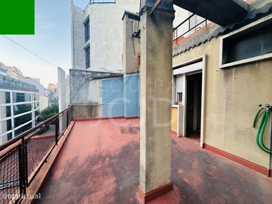 Apartamento T0+1 com Grande Terraço e Sótão - Avenidas Novas, Lisboa