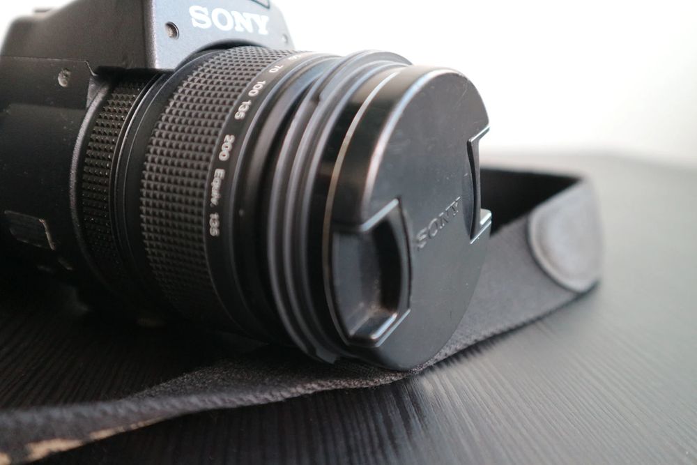 Sony Cyber-shot DSC F828 com Tampa da Lente e Alça