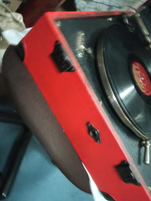 Bonita grafonola. A funcionar,toca, toca, até ao..