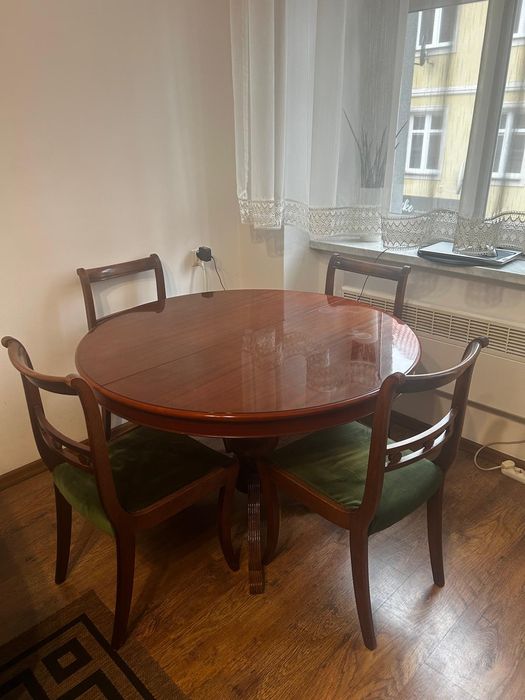 Stół plus 6 krzeseł