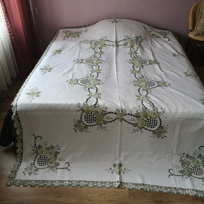 Duży obrus na duży stół. 260 cm x 175 cm