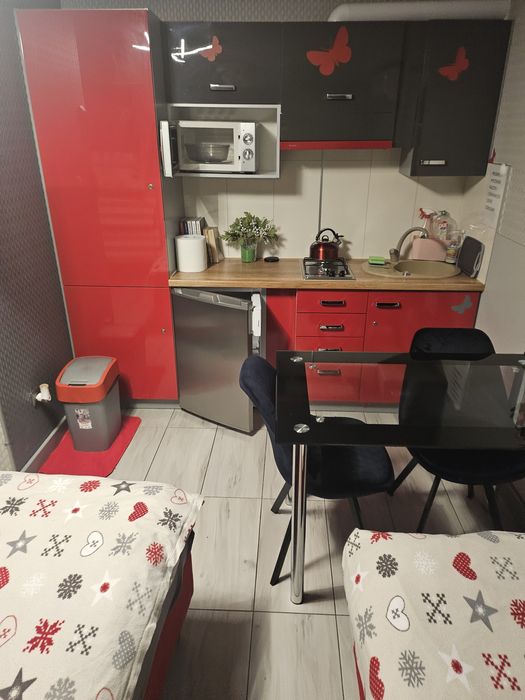 Hostel tanie pokoje 4 minuty od lotniska ,nowe ,WiFi,parking strzeżony
