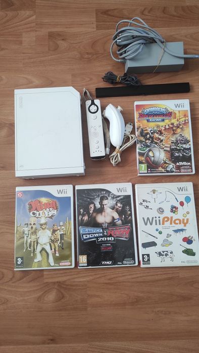 Wii c/jogos e comando e Wii-U