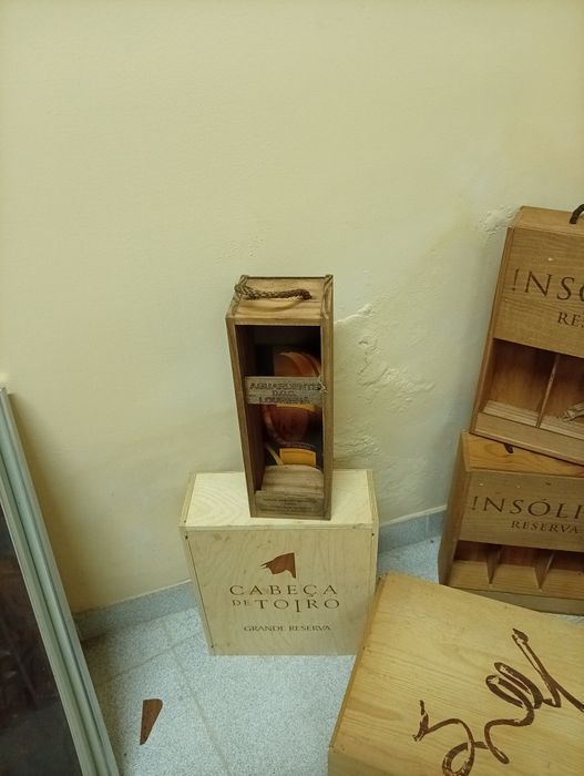 Caixas de vinho madeira