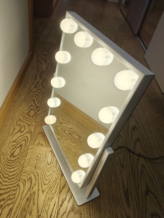 Lustro stojące podswietlane