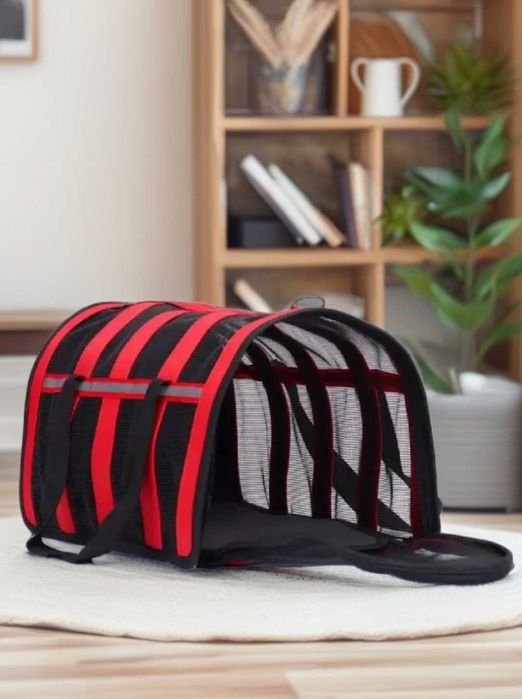 Червона сумка переноска для котика чи песика зручна