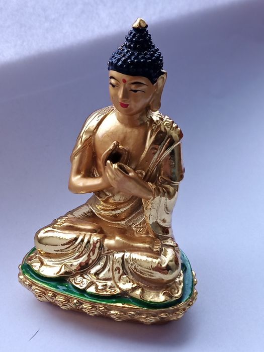 Статуетка Будди.