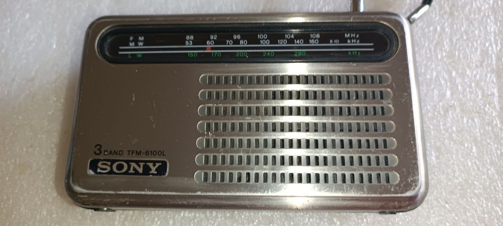 Rádio antigo da Sony para decoração