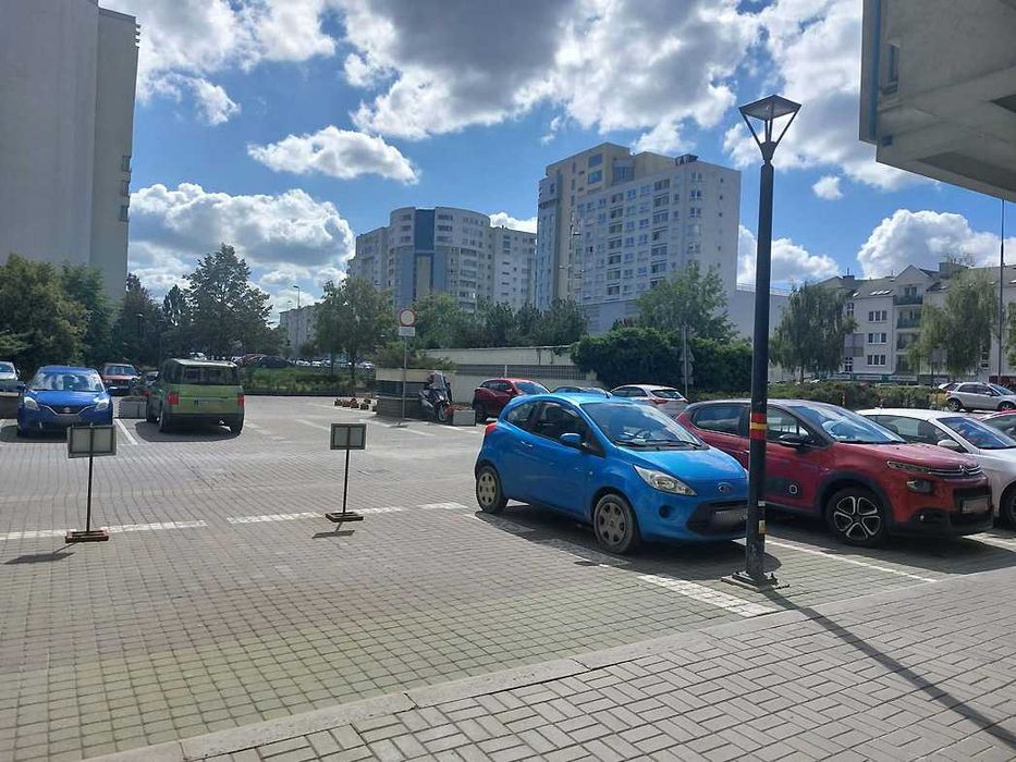 Miejsce garażowe na platformie, Ursynów, metro Stokłosy