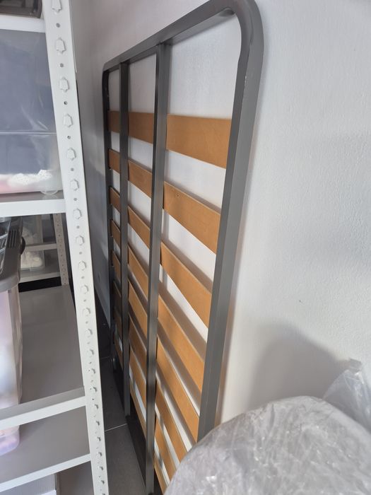 Colchão, estrado e estrutura cama