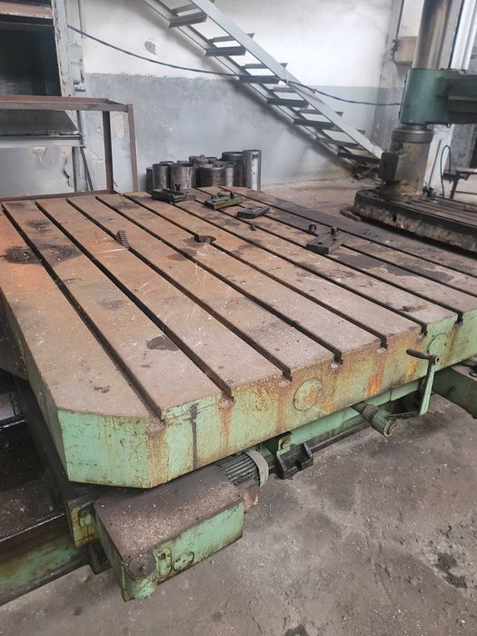 Продам стол поворотный к расточному станку 2мх2.5м.