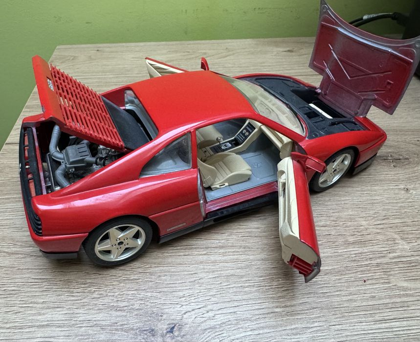 Model samochodu w skali 1:18 Ferrari 348 tb Bburago