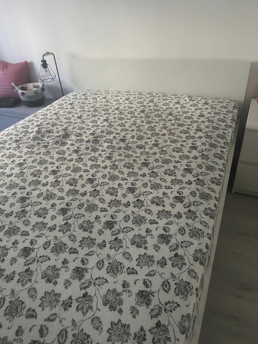 Cama de casal branca
