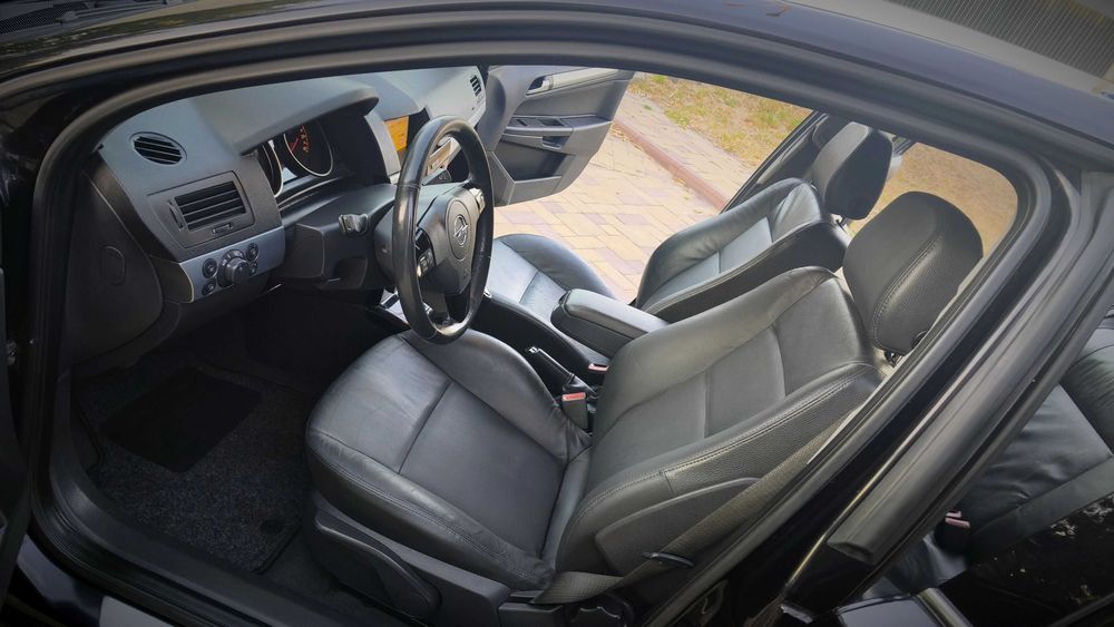 Opel Astra 2009р шкіра 1,6 бензин Без підкрасів Розмитнена Ідельний стан!