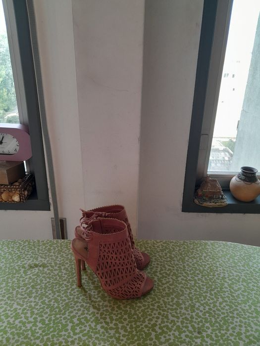 Vendo Sandálias de Senhora JUSTFAB muito bonitas como novas
