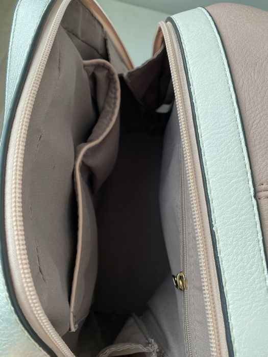 Mochila rosa e prateada