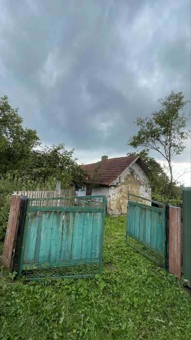 Продається будинок з ділянкою у с. Баківці