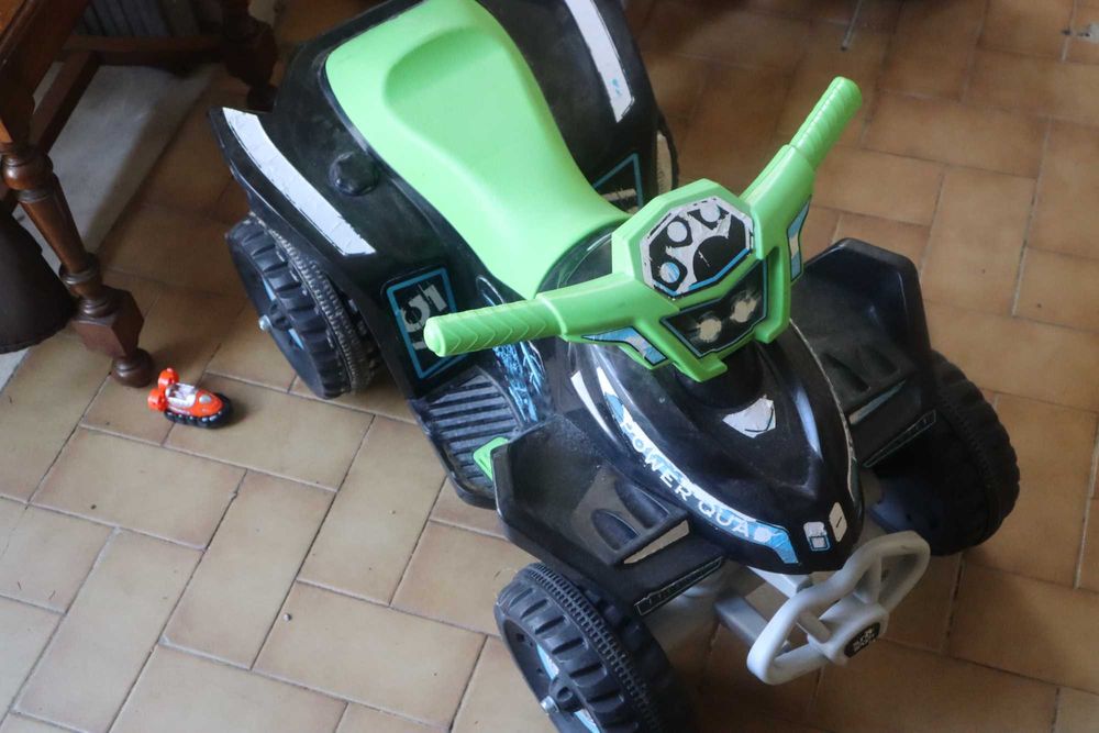 Motas de plástico infantil