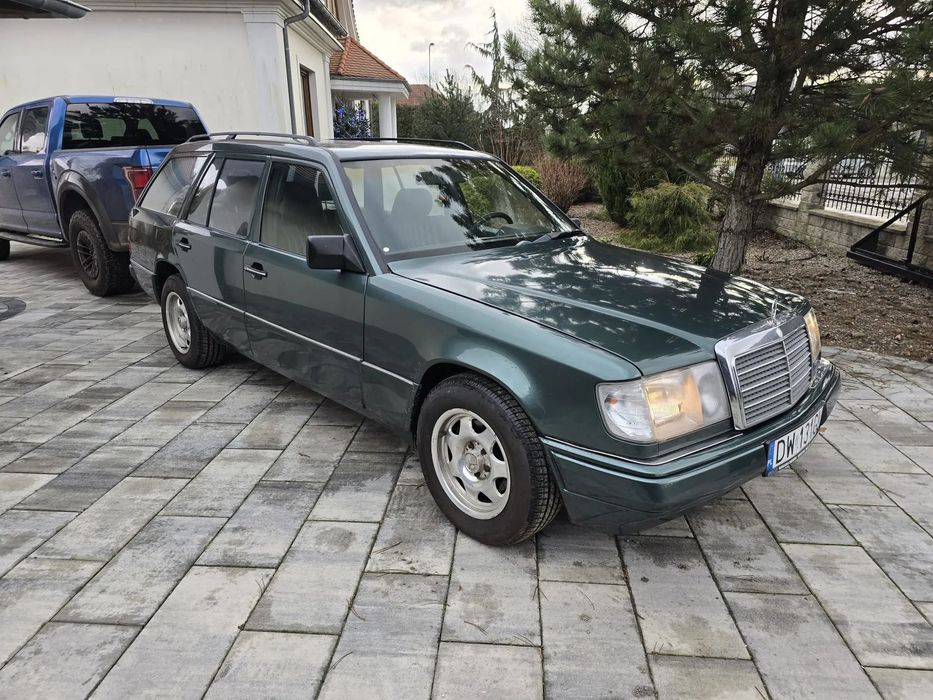 Mercedes-Benz W Pełen Serwis, Niski Przebieg, Wszystko Sprawne