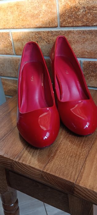 Жіночі туфлі  на підборах