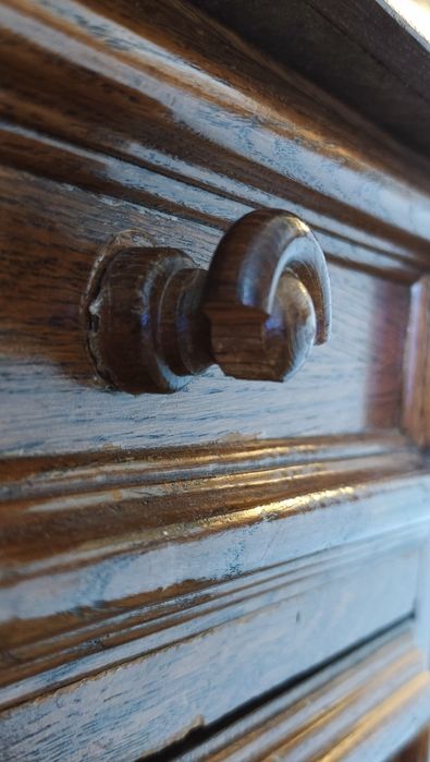 OKAZJA! Zestaw solidnych mebli DĘBOWYCH – Duża komoda + Słupek