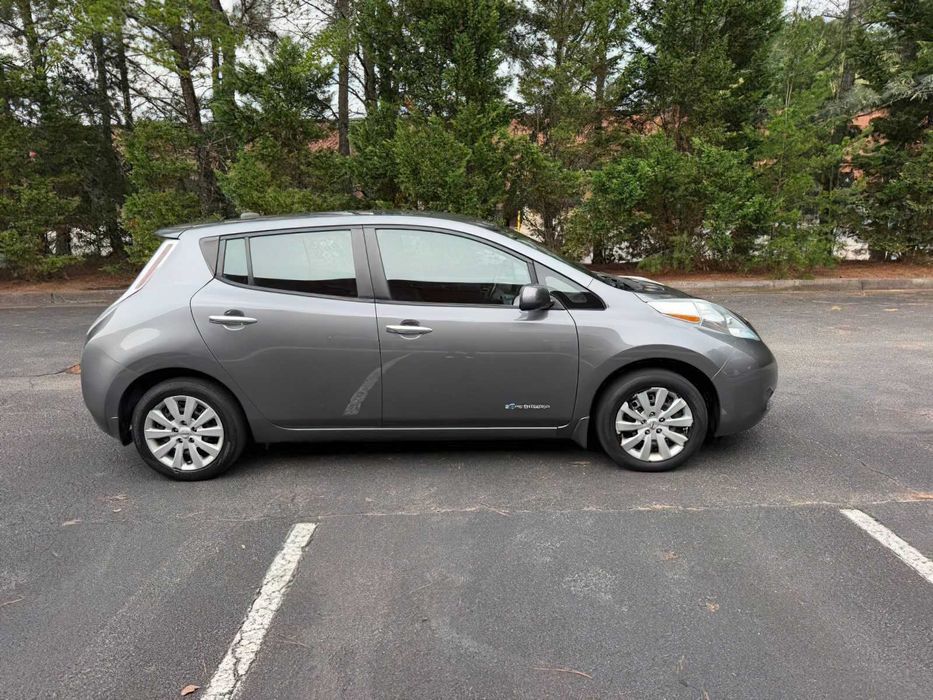 Nissan LEAF      2015