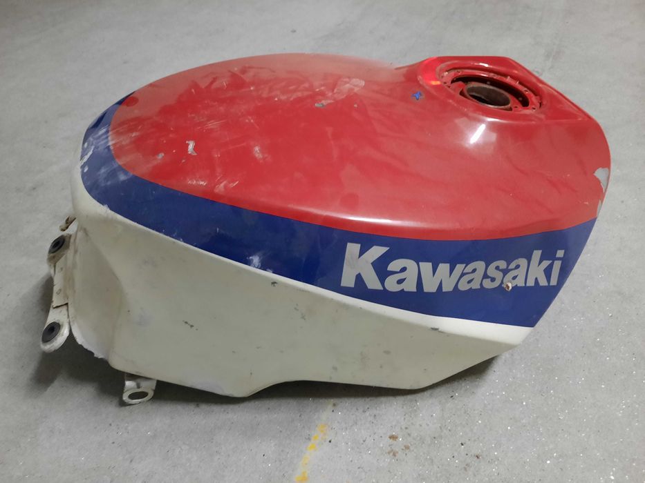 deposito combustivel Kawasaki GPZ600