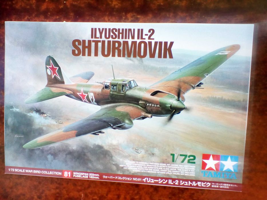 Сборная модель 1/72 штурмовика Ил-2 фирмы Tamiya