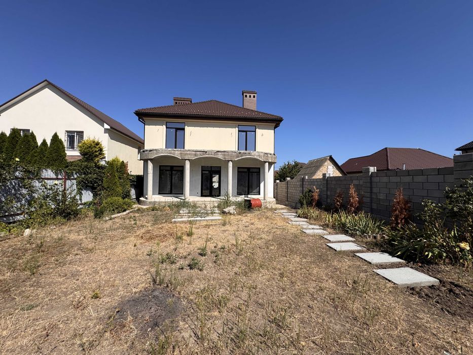 Червоный Хутор ,Центральная улица. 2 этажа, подвал.5 соток