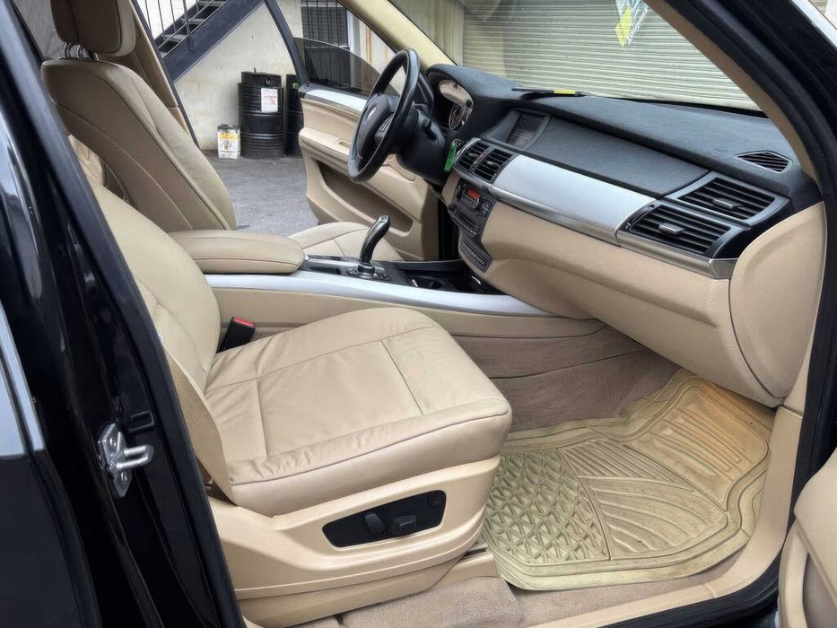 BMW X5 xDrive35i      2012