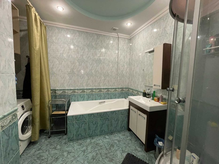 Большая семейная квартира 130м 6 этаж. Теплый дом, парковка во дворе.