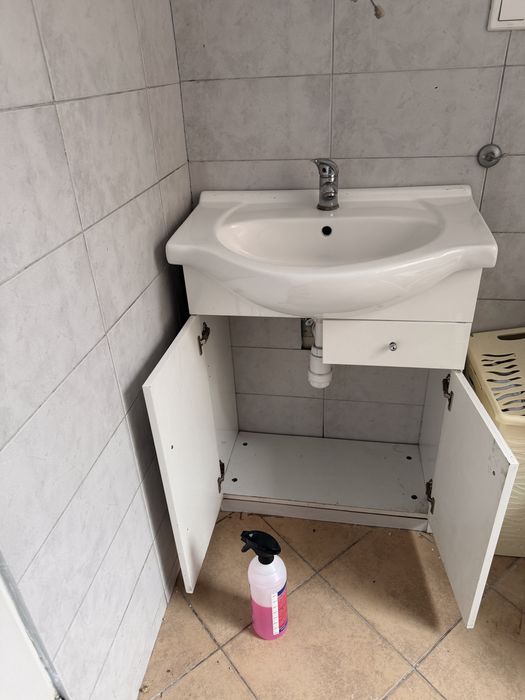 Szafka łazienkowa z umywalką
