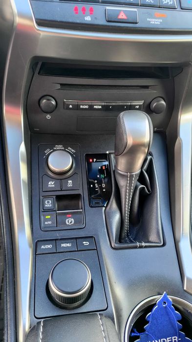 OKAZJA Sprzedam samochód osobowy SUV LEXUS NX 300h HYBRYDA 4x4