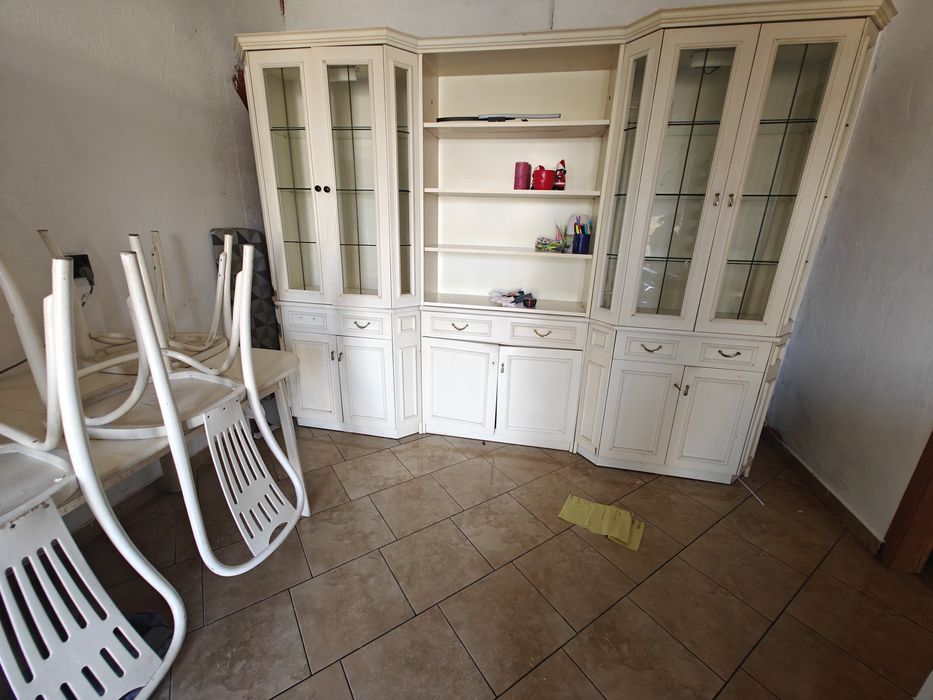 Kredens/meblościanka , krzesełka , stół